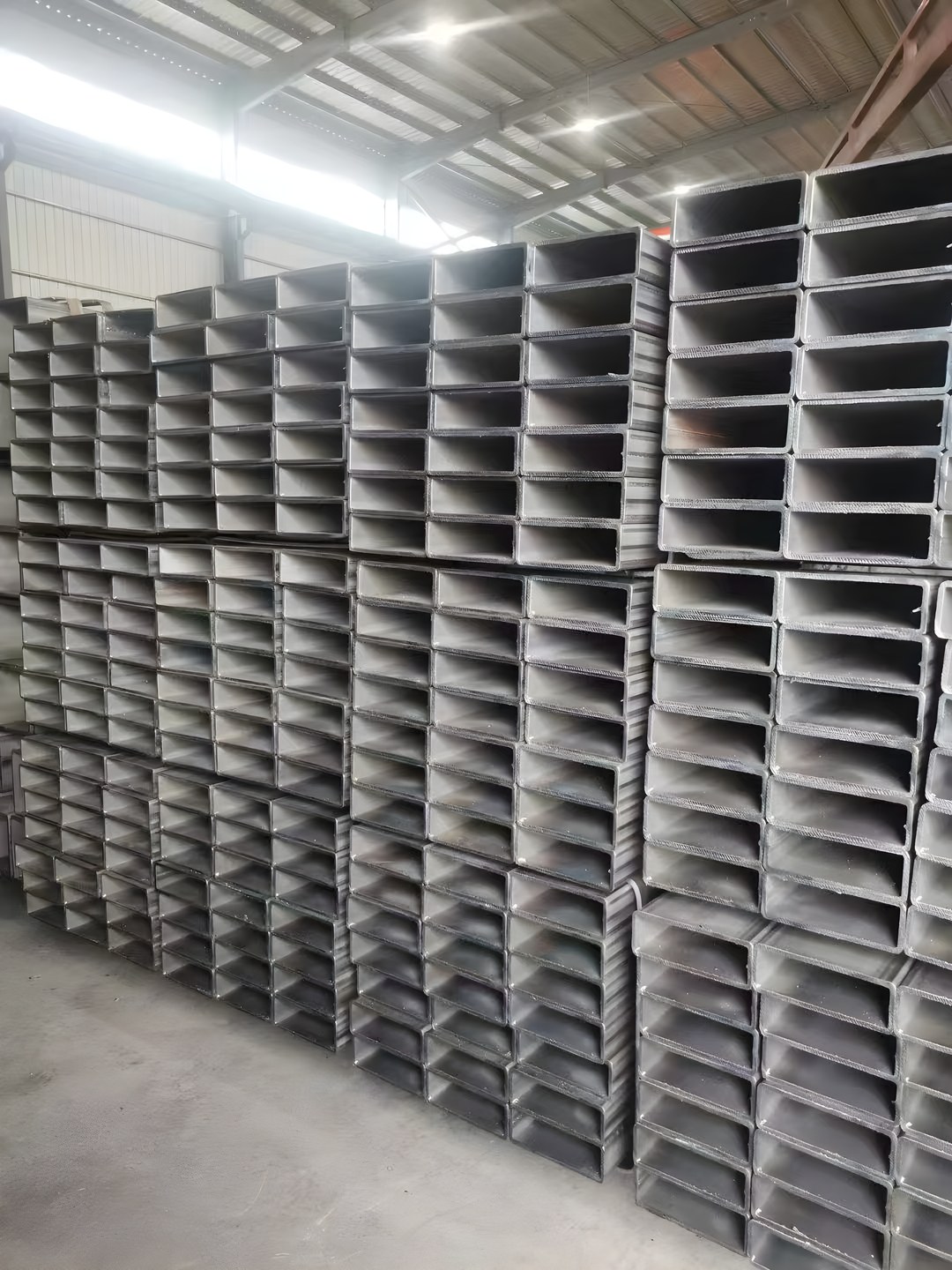 Large-section tube stock yard