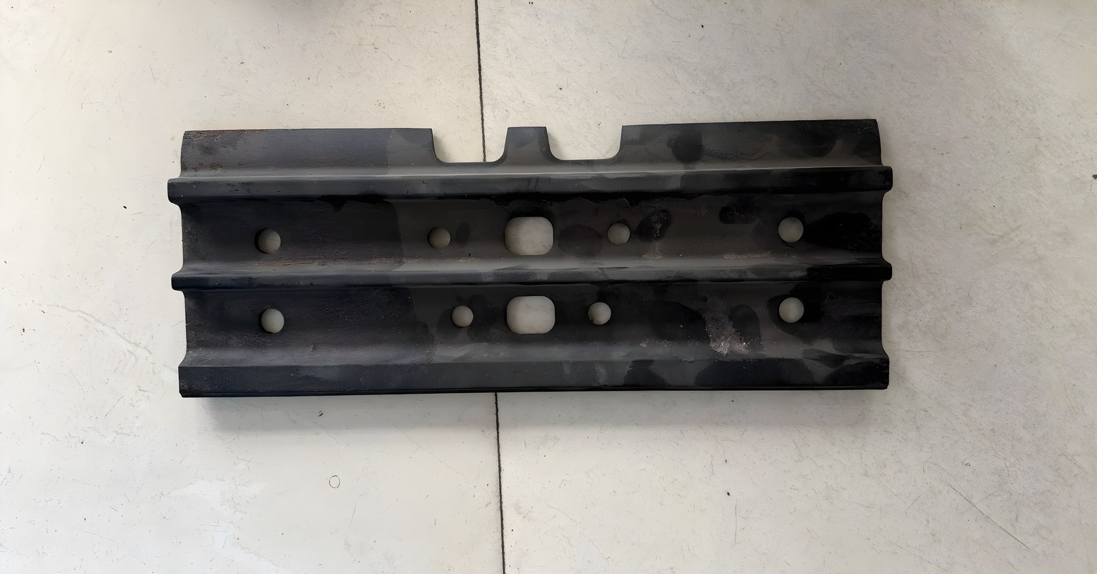 Track shoe for excavator and bulldozer undercarriage