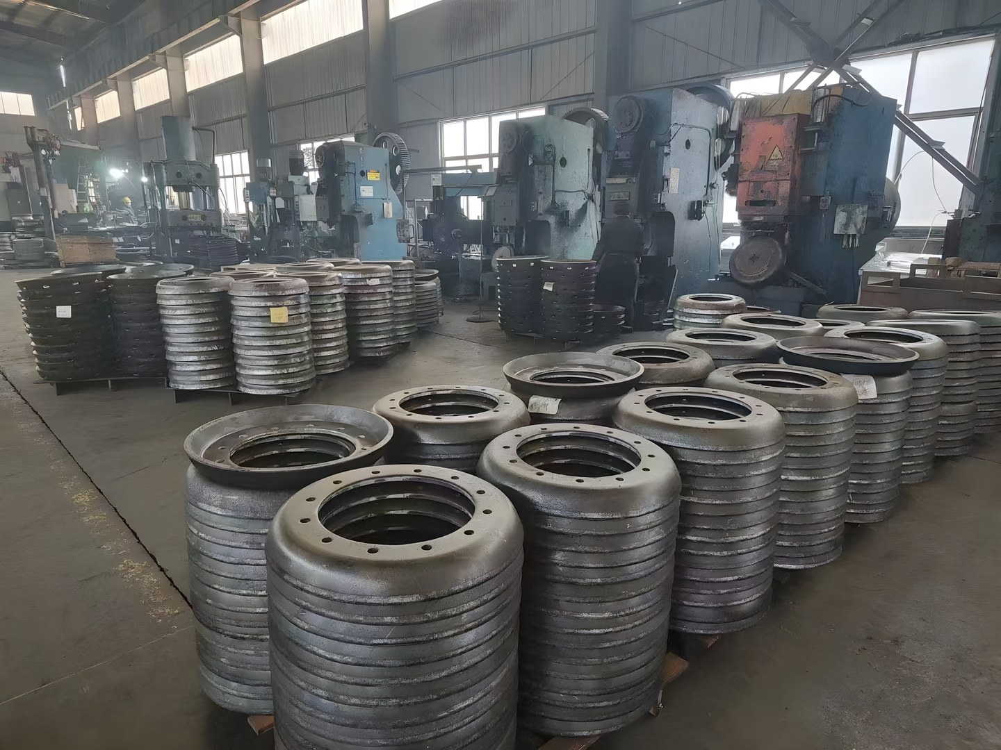Wheel discs in the production workshop