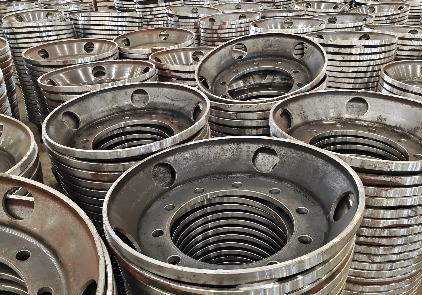 Wheel discs in batch stock