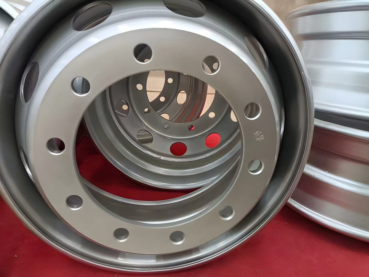 Tubeless truck and bus steel wheels 22.5x9.00
